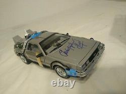 Hot Wheels Back To The Future DeLorean Time Machine 1/18 Christopher Lloyd SIG